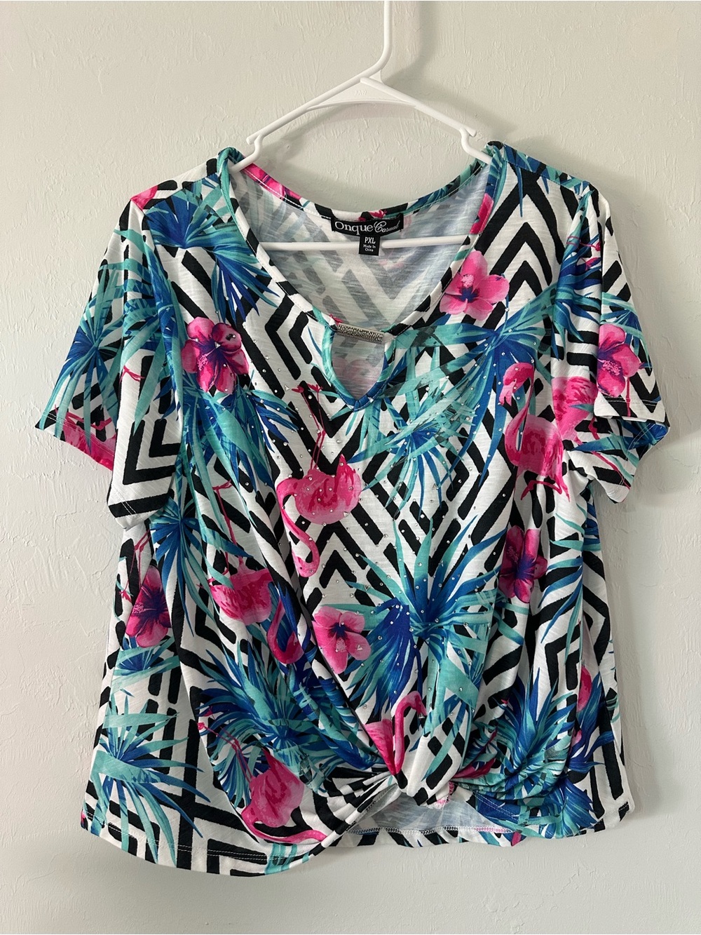 Onque Casuals Pink & Teal Floral Knot-Front V-Neck Crop Top